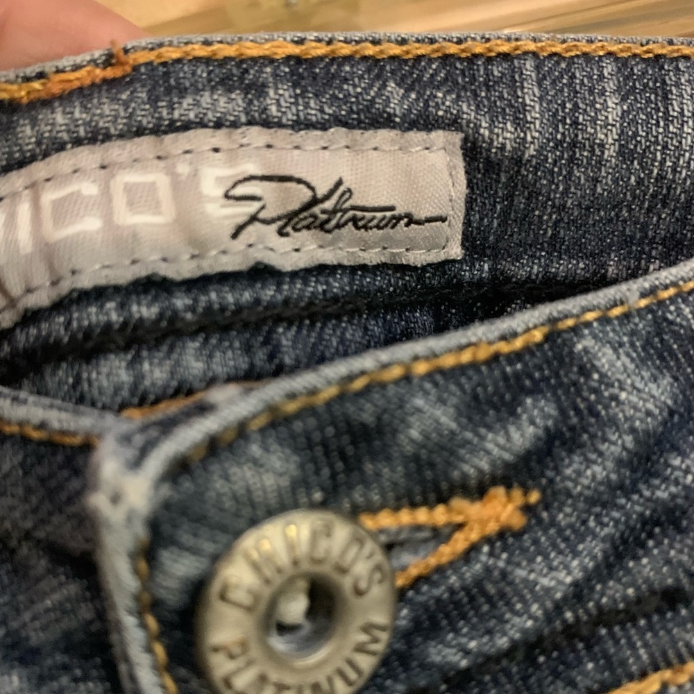 Chico’s relaxed fit, wide leg jeans 👖 size 1.8
